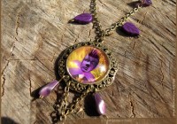 Flora illustrated necklace